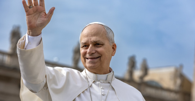 Papa Leon al XIV-lea, diagnosticat cu cancer pulmonar. Medicii i-au extirpat un lob al plămânului drept