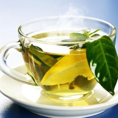 Bei apa calda cu lamaie in fiecare dimineata? Iata ce pericol ascunde