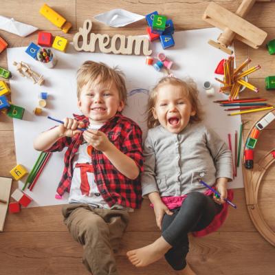 Idei de jocuri și activități când stăm acasă cu copiii