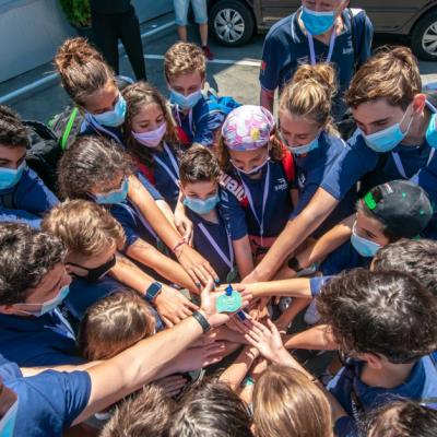 În weekend-ul Swimathon București, 806 oameni înoată și strâng bani pentru 25 de proiecte