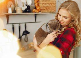 Misiune (aproape) imposibilă? Cum alegi cadoul care aduce emoție, nu doar un zâmbet politicos