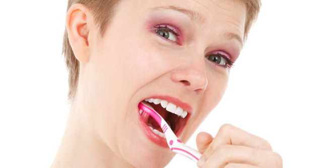 7 trucuri ca sa-ti mentii dintii albi dupa procedeul de albire