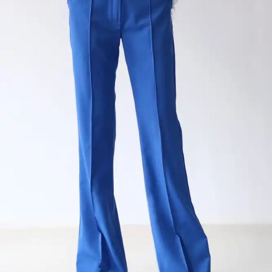 Eleganță și stil la birou: 20 de perechi de pantaloni