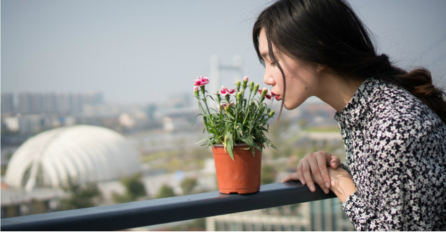 Cum porti imprimeul floral de inspiratie vintage