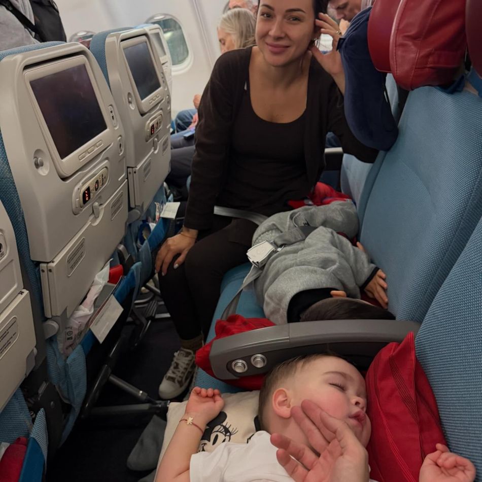 Vlăduța Lupău, momente tensionate în avion cu copiii: Am făcut un circ de trebuia să aterizeze avionul...