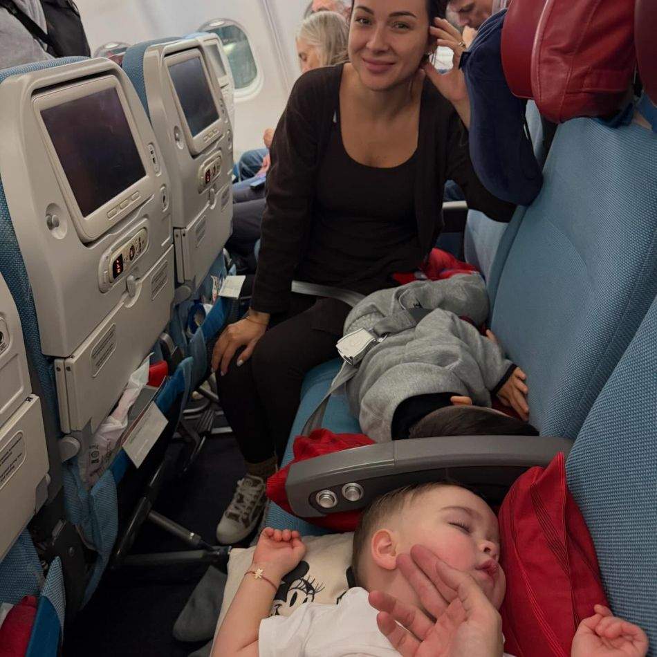 Vlăduța Lupău, momente tensionate în avion cu copiii: Am făcut un circ de trebuia să aterizeze avionul...