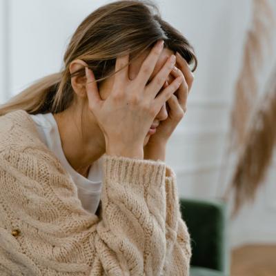Tratamente naturiste pentru anxietate: plante, ceaiuri și metode blânde care pot ajuta când neliniștea nu îți dă pace