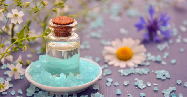 5 uleiuri esențiale pe care să le incluzi în rutina ta de îngrijire a pielii