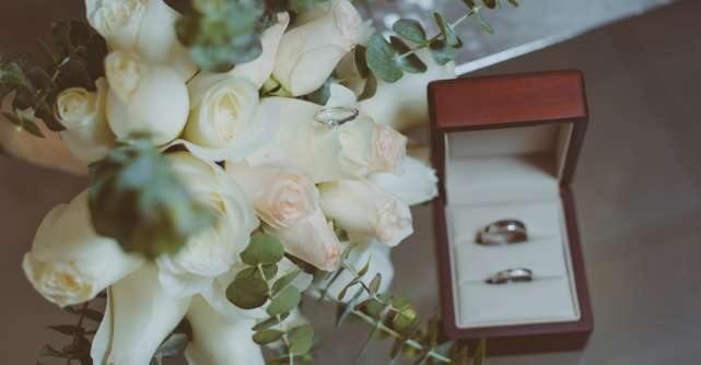 Idei de cadouri rafinate cu ocazia nunții de argint