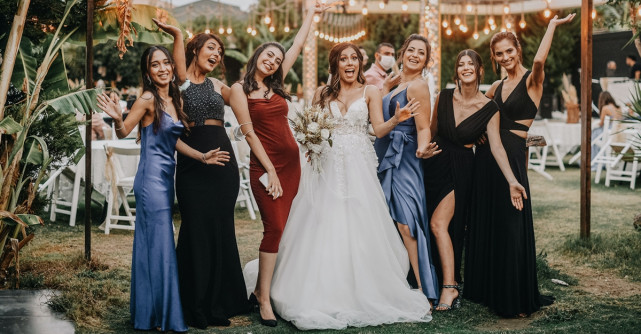 Cinci sfaturi pentru ținute perfecte la nunţile la care eşti invitată vara asta