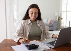 Cum să-ți organizezi mai bine bugetul lunar: sfaturi simple care fac diferența