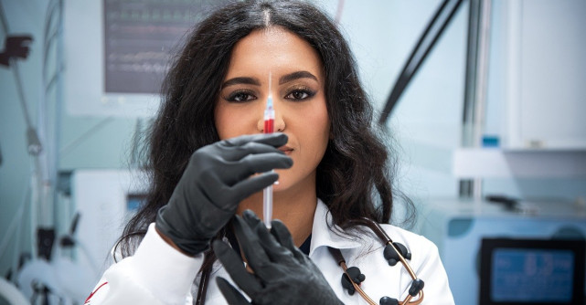 Am fost diagnosticată cu HPV. Ar trebui să îl anunț pe fostul partener? 