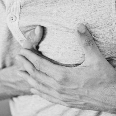 Durerile in capul pieptului: cauze si tratament