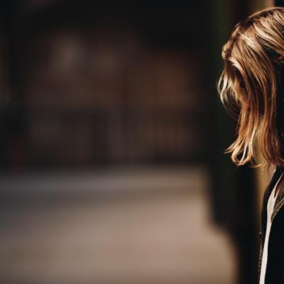 Aceste doua cuvinte te transforma intr-o persoana negativa – si probabil le rostesti in fiecare zi 