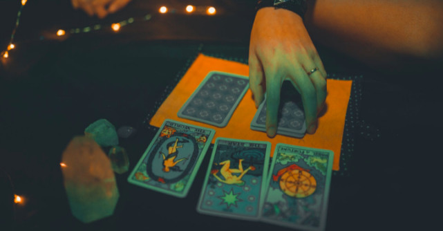 Semnificația Cărților de Tarot: Ce reprezintă primele 11 cărți din Arcana Majoră?