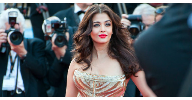 Ingredientul minune al femeilor din India si Orientul Mijlociu care previne aparitia cosurilor