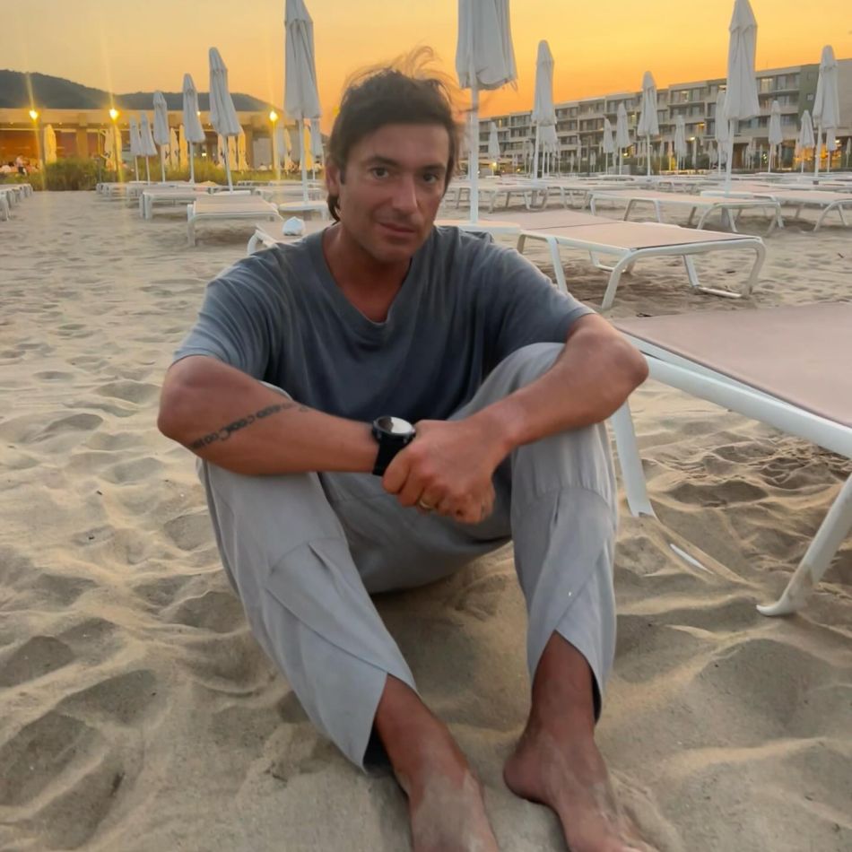 Radu Vâlcan, ținta criticilor din online, din cauza hainelor pe care le poartă: Adela te găsește foarte atractiv, maimuțărit așa