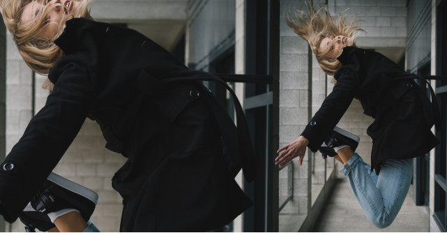 Trenciuri scurte lejere: ideale în orice sezon