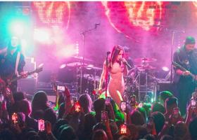 Holy Molly a făcut show la Expirat! Un concert sincer, intens și plin de surprize