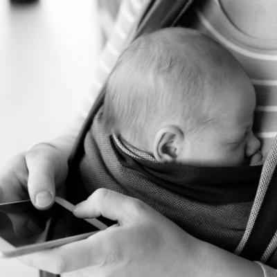 NU telefoanele sunt motivul pentru care ne ignorăm copiii