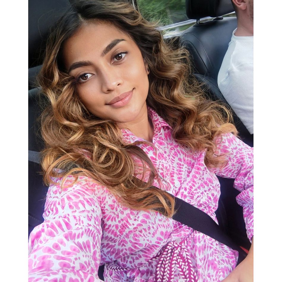 Cât de frumoasă este relația Bellei Santiago cu socrii ei! Părinții soțului artistei au învățat-o pe fiica sa limba română