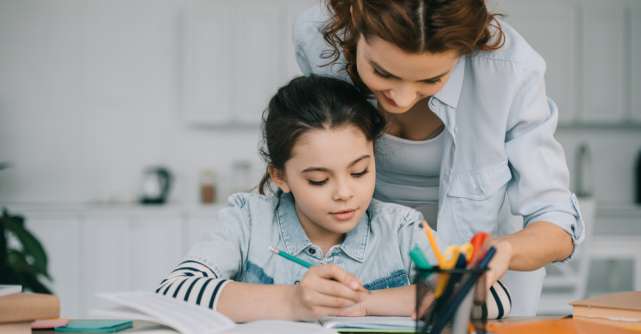 Top 5 cărți despre homeschooling și cum să-ți ajuți copiii la lecții