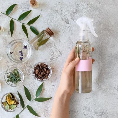 Cum să îți creezi propriul odorizant de cameră natural, în armonie cu ritmul casei și al stării interioare