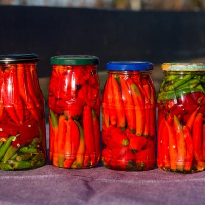 Ardei iuți la borcan cu apă și oțet - Rețetă simplă și delicioasă