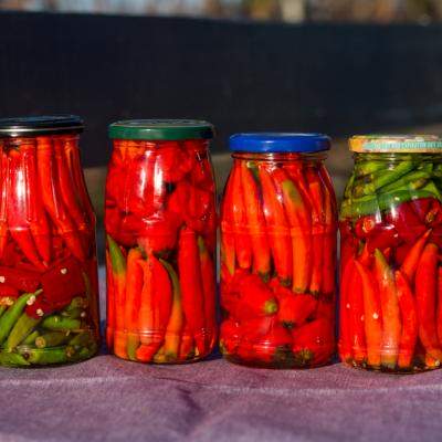 Ardei iuți la borcan cu apă și oțet - Rețetă simplă și delicioasă