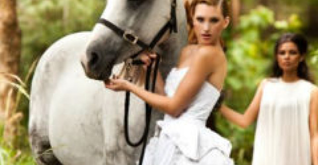 16 Idei de la Designeri pentru coafura miresei