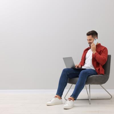 Telefoane la abonament vs. ”telefoane la liber”. Ce variantă este mai avantajoasă?