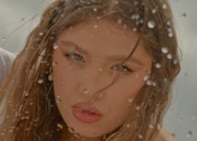 Love Me Right There - Dayana - seri romantice de vară pe ringul de dans