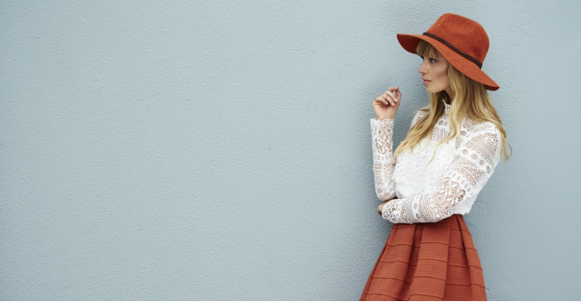 Bluze cu detalii / insertii din dantela