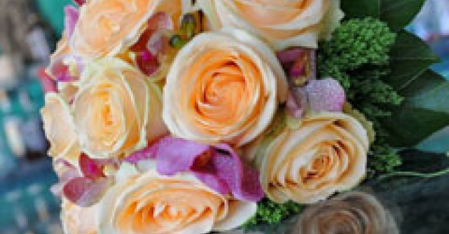 In 2011 se poarta nuntile Altfel!