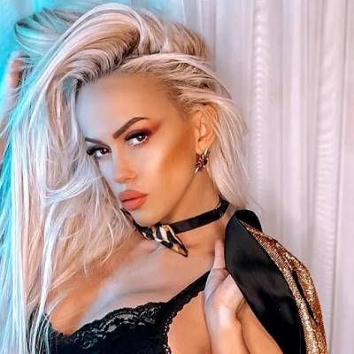 Anda Adam, ipostaze tandre cu logodnicul ei în noul videoclip. Ascultă aici „Nu mă lăsa așa” și vezi cât de hot este artista