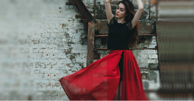 Rochii ce imbina texturi diferite