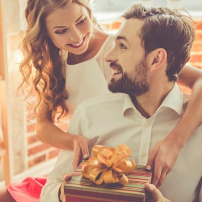 Cadouri personalizate pentru el. Cu ce sa il surprinzi de sarbatori