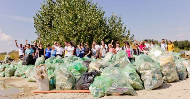 Peste 338 000 de voluntari au participat la  Ziua de Curățenie Națională 