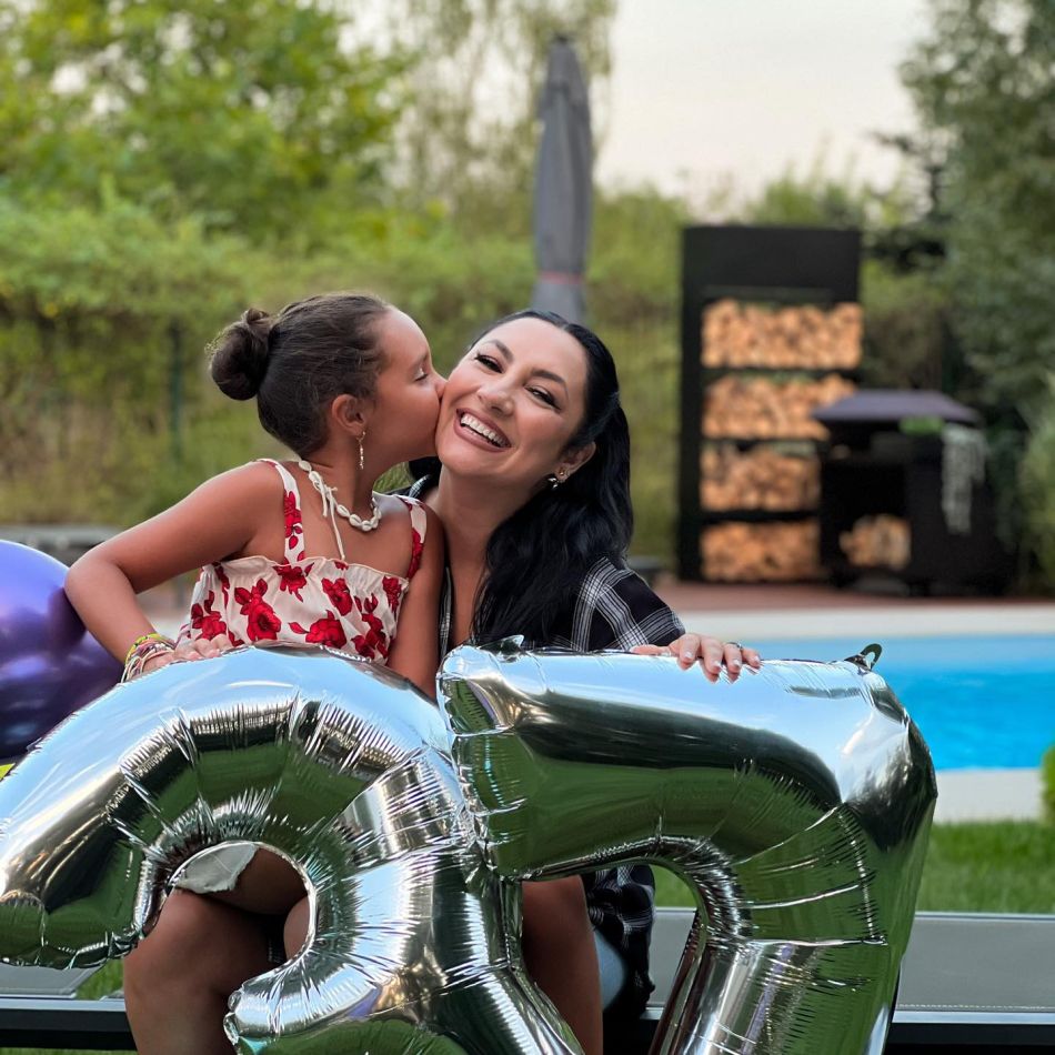 Andra, prima reacție după valul de critici asupra fiicei sale, după lansarea filmului Tati part-time:  Îi susțin în drumul lor..