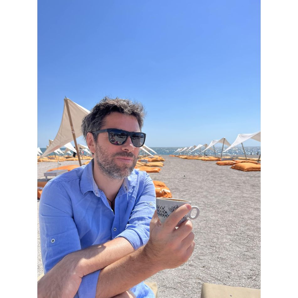 Alex Dima, motivul pentru care a renunțat la meseria de profesor de religie: Aici era o bătaie de joc...