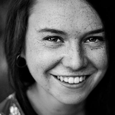 Explicatiile psihologului: Cum facem diferenta dintre un zambet fals si unul real?