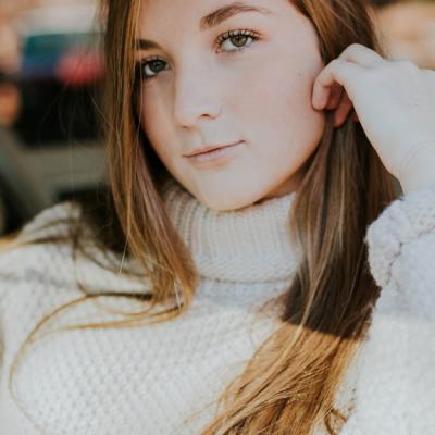 Puloverul gros pe gât este o piesă călduroasă și în trend