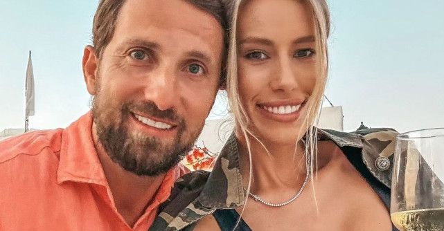 Dani Oțil, emoționat până la lacrimi de primirea colegilor săi. După o lună de absență, Oțil s-a întors la Neața