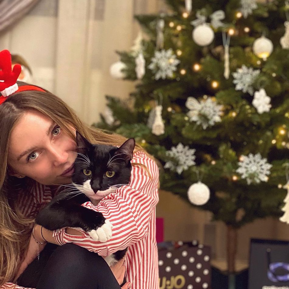 Iustina Loghin, imagini de colecție cu sora sa! Uite cât de bine seamănă cele două 