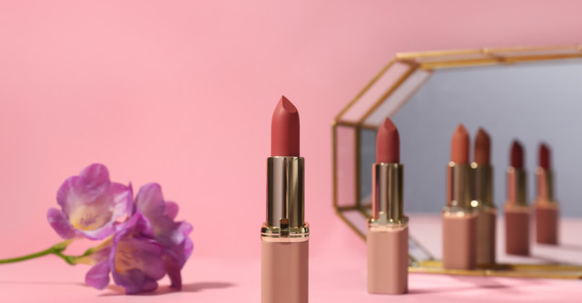 Cheia eleganței și strălucirii pentru buze seducătoare? Rujurile satinate