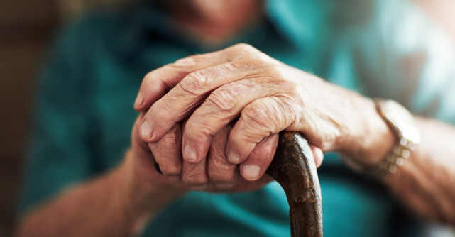 Seniorii din Sectorul 2 primesc o nouă șansă pentru siguranță. Ce este și cui i se adresează Butonul Roșu