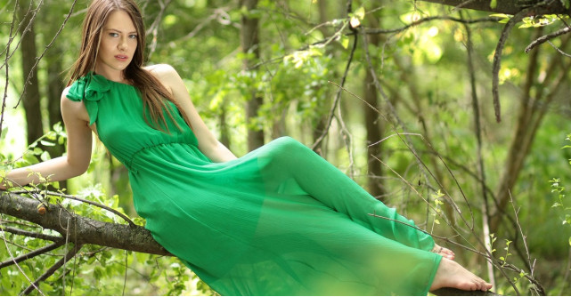 7 rochite sexy in culoarea anului 2017