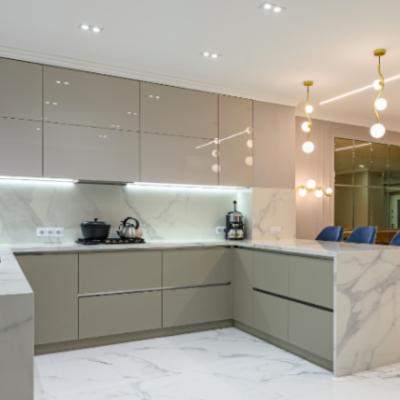 Bucătărie cu accente de marmură – idei creative pentru casa ta