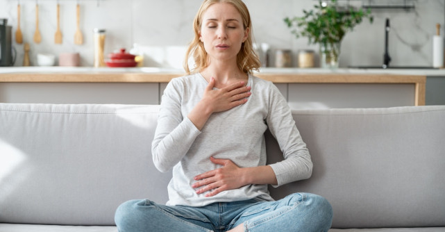 5 semne că ai anxietate și nici măcar nu știi. Cum îți recapeți liniștea interioară