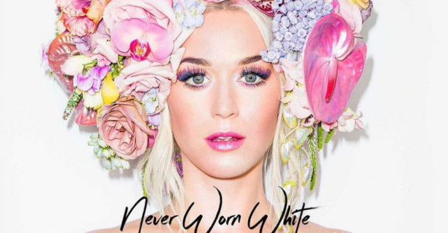 Katy Perry a anuntat ca este insarcinata cu Orlando Bloom in noul videoclip